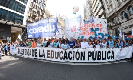 Los docentes universitarios ratificaron el paro y convocaron a una gran marcha federal