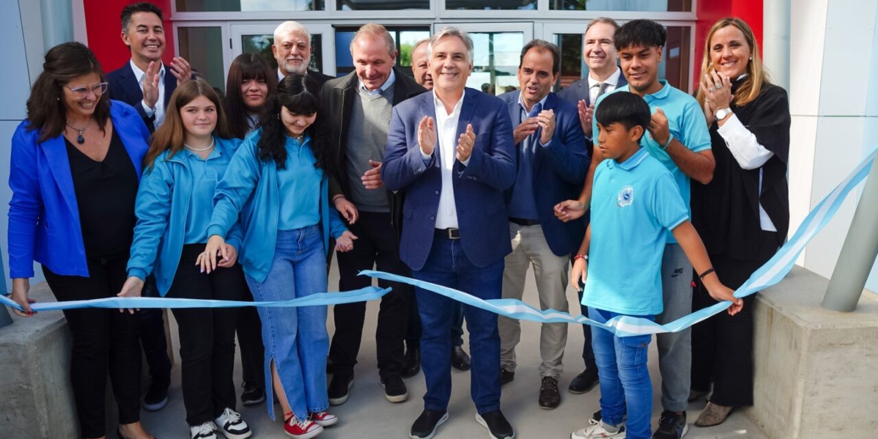 Llaryora habilitó el nuevo edificio de la escuela Proa Alsina de Río Cuarto