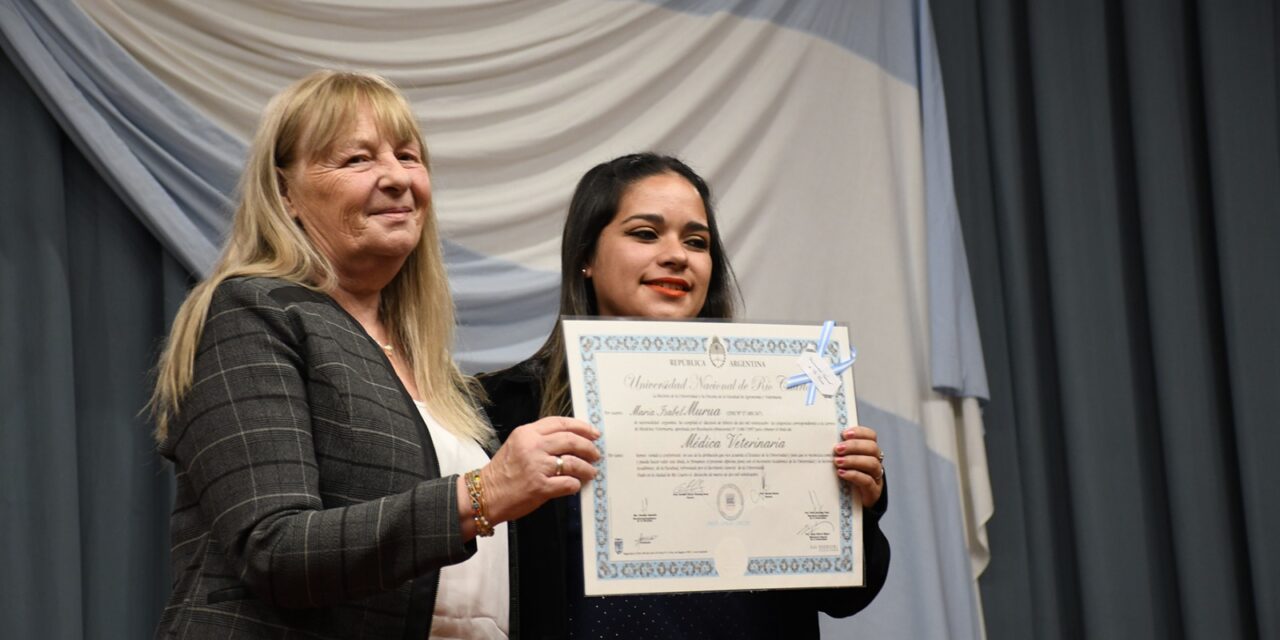UNRC: Recibieron sus diplomas 129 graduados en la 299ª colación de grado