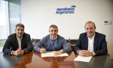 De Rivas firmó un convenio con Aerolíneas Argentinas y el 13 de mayo vuelven los vuelos al Gran Río Cuarto