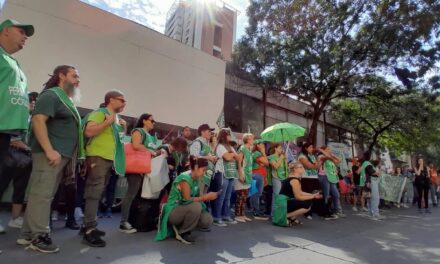 Ante los 11.000 despidos, trabajadores protestan en todo el país: “El Gobierno actúa al margen de la ley”