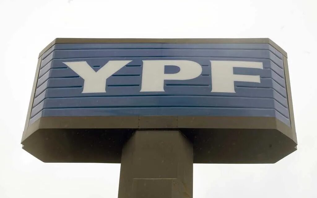 Juicio por YPF: el fondo buitre Burford quiere quedarse con el 51% de las acciones del Estado
