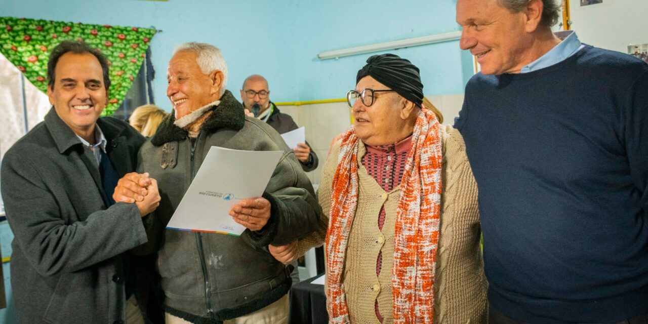 Río Cuarto: vecinos de barrio Río Limay recibieron la adjudicación de sus viviendas