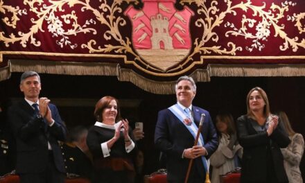 Llaryora y Passerini encabezaron la Velada Patria en el Teatro Libertador