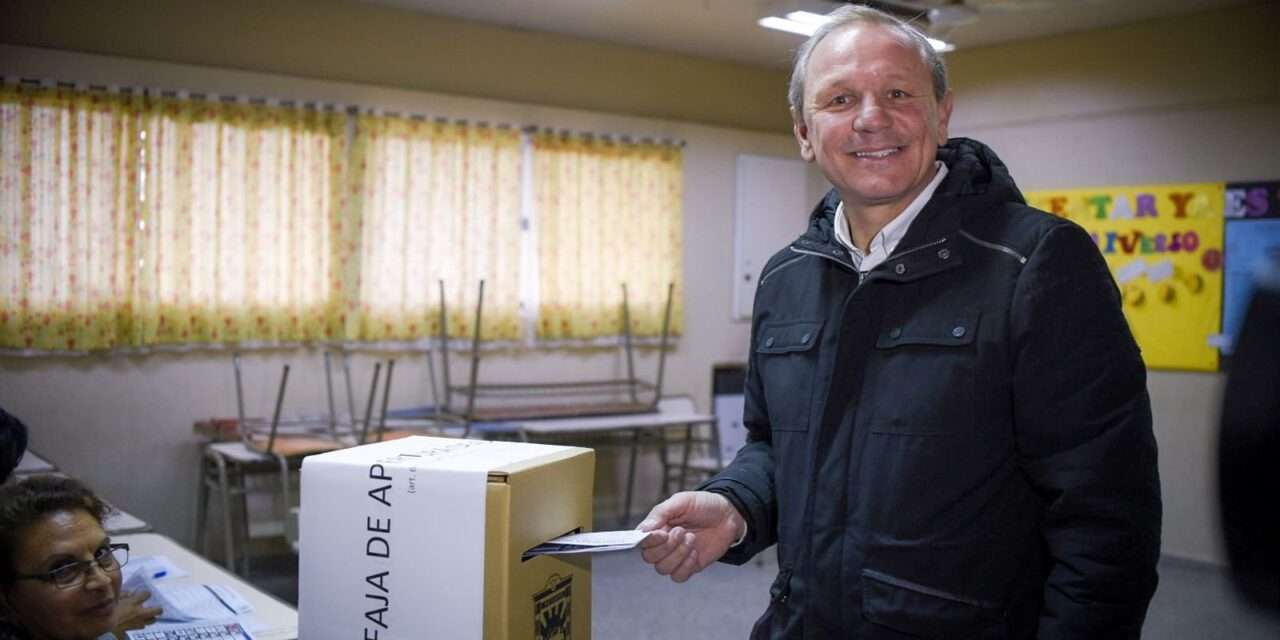 Guillermo de Rivas emitió su voto en la Escuela Duprat