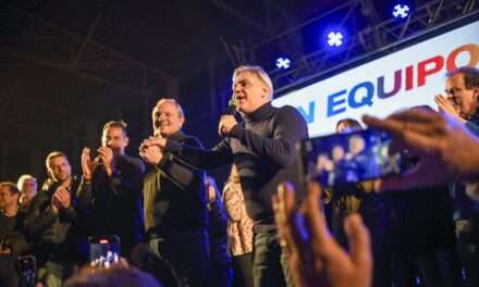 Llaryora celebró el triunfo del «partido cordobés»