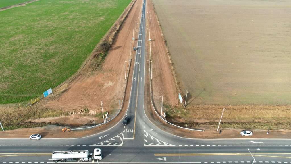 Se habilitaron los 20 kilómetros de pavimentación de la ruta 10 que une Adelia Maria y Gral. Levalle