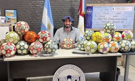 Viamonte: el intendente Manzoni donó su aguinaldo para la compra de pelotas de fútbol