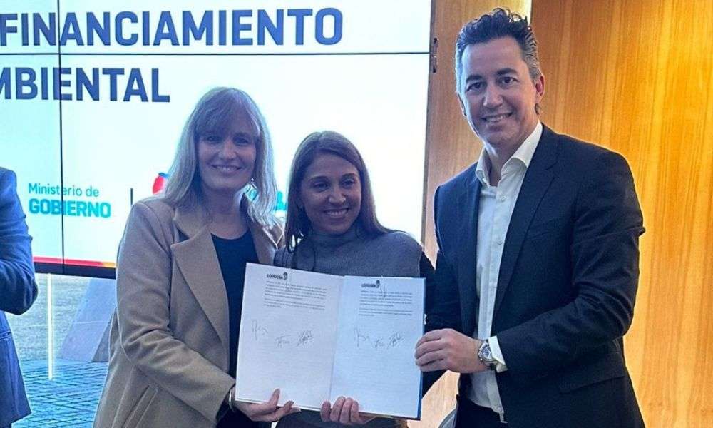 La Cruz: firma de convenio con el Ministro de Gobierno de la Provincia