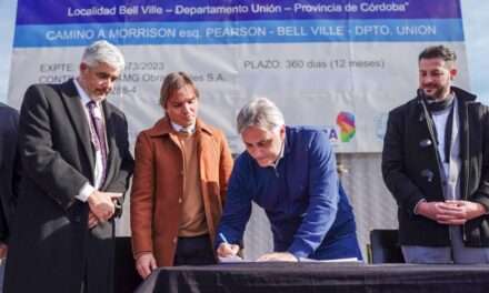 Bell Ville: Llaryora firmó el contrato que da inicio a la construcción del nuevo Hospital Regional
