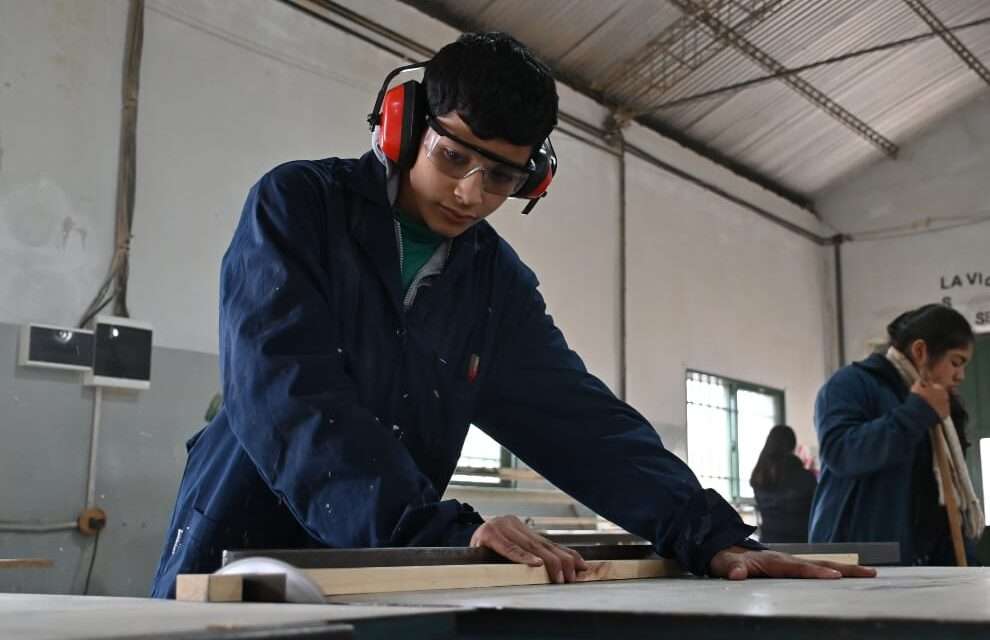 Intendentes y presidentes comunales podrán suscribir convenios generales de pasantías educativas