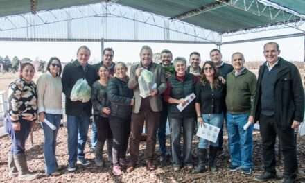 Río Cuarto: Entrega de maquinaria, visita a la huerta sustentable Bio 4 y reunión por Clúster Ovino