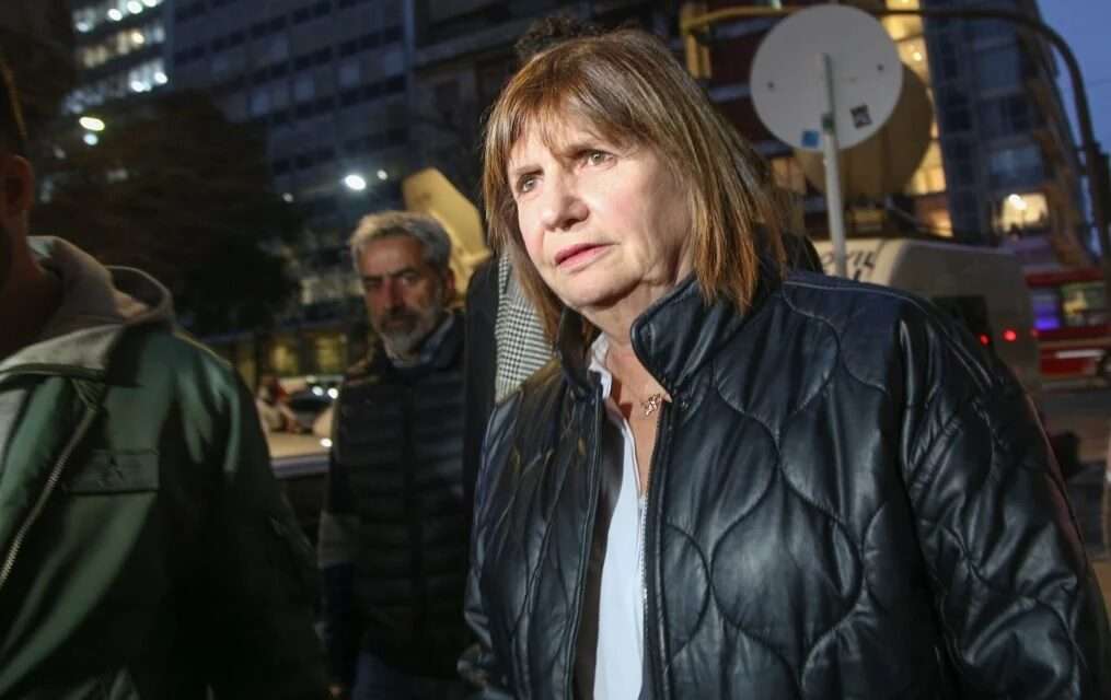 Arremetida de Bullrich: con IA, el Gobierno controlará redes sociales, aplicaciones y sitios de internet