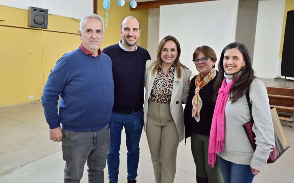 Myrian Prunotto llevó netbooks a docentes en formación en Almafuerte