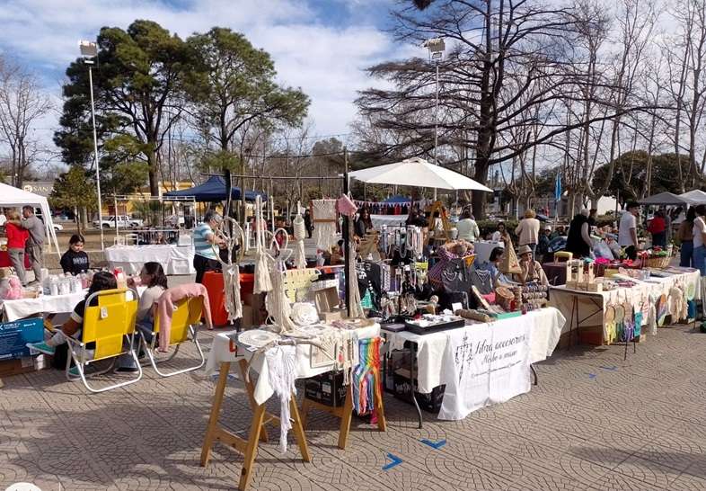 Bengolea: Se realizó la primera Feria de Emprendedores