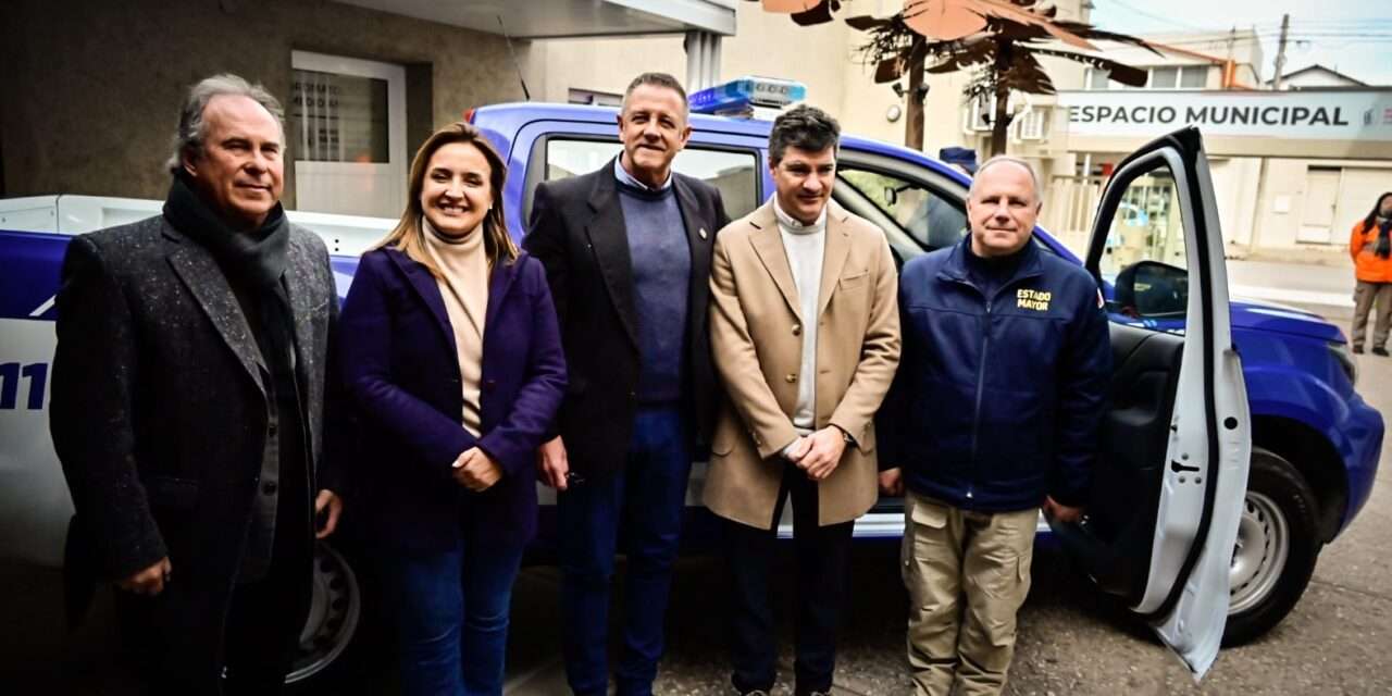 Myrian Prunotto presidió el acto de entrega de otro nuevo móvil policial en Hernando