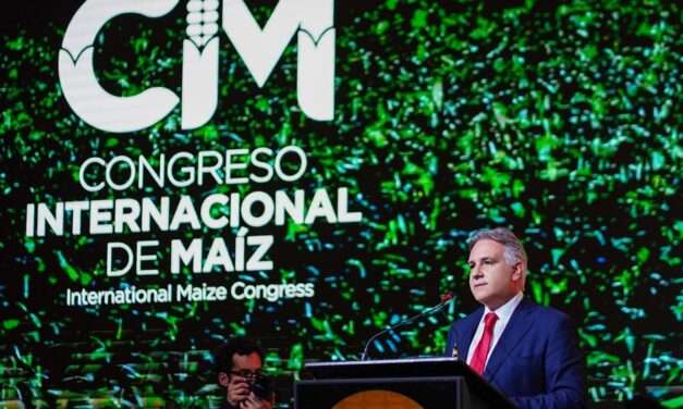 En la apertura del Congreso Internacional de Maíz, Llaryora pidió una nueva ley de biocombustibles