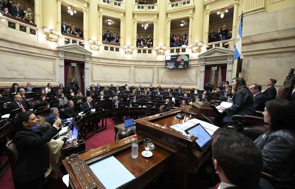 Tras el escándalo, el Senado da marcha atrás con el aumento en las dietas