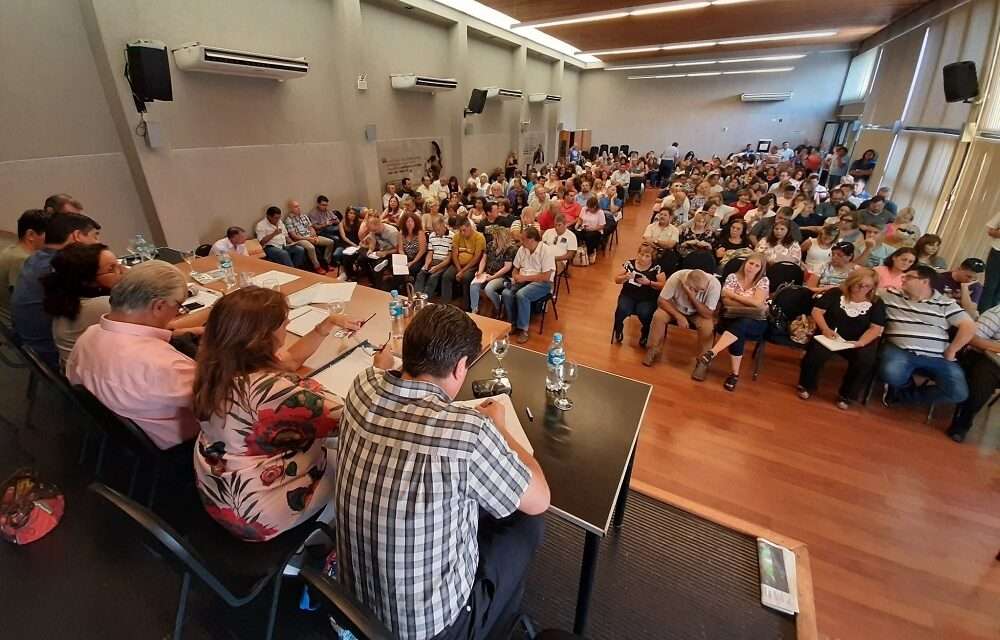 Conflicto docente: la Provincia presentó una nueva oferta, que la UEPC evaluará en asamblea