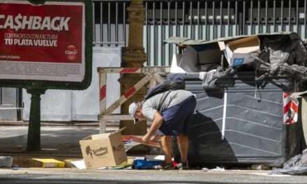 La pobreza en Argentina aumentó al 55,5% y la indigencia al 17,5%, según la UCA