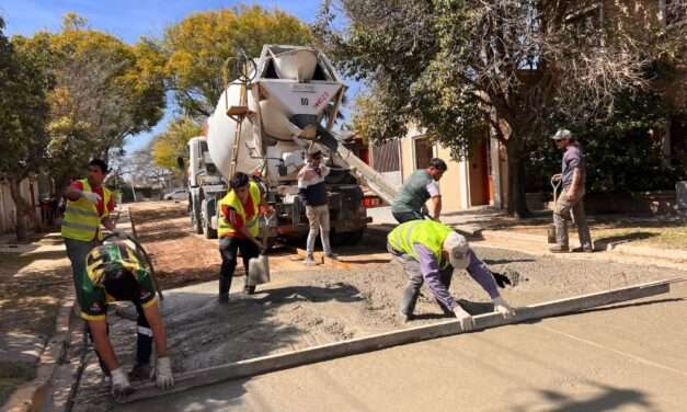 Villa Nueva: avanzan las tareas de pavimentación en barrio Centro Empleados de Comercio