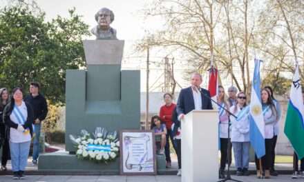 En un emotivo acto, De Rivas destacó el rol fundamental de los maestros