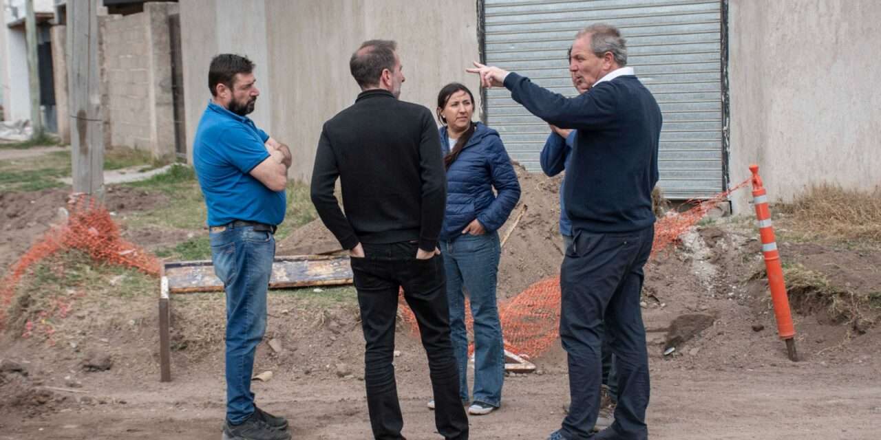 Río Cuarto: Avanza la obra de cordón cuneta para ordenar el flujo vehicular en el sector del Colegio Santa Eufrasia