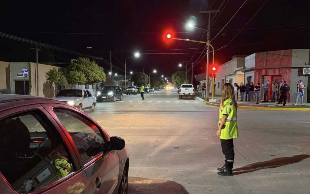 Villa Huidobro: Quedaron inaugurados los nuevos semáforos en Av. Peluffo esquina Manuel Quintana