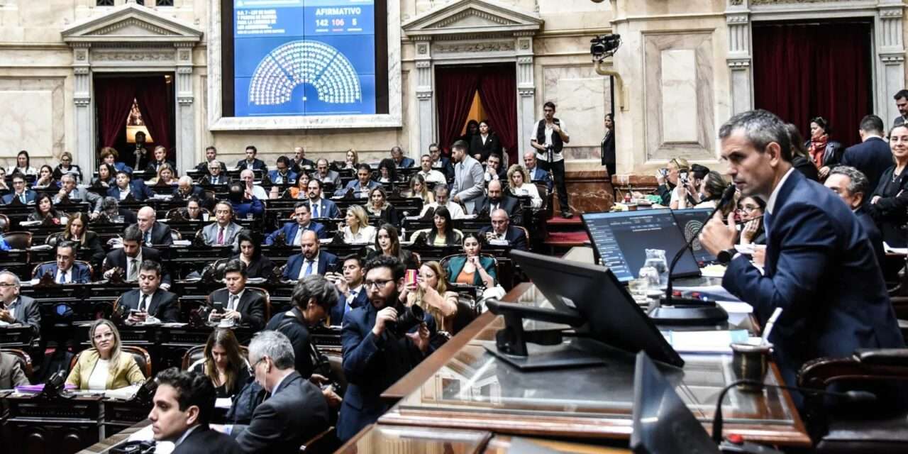 Diputados abre el debate para cambiar la ley de DNU y limitar los decretazos de Milei