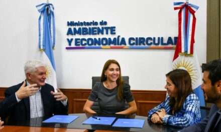 Ambiente firmó convenio con la Red Argentina de Municipios para desarrollar políticas locales frente al cambio climático