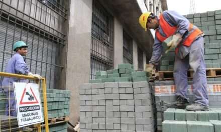 En los primeros ocho meses de 2024, la industria cayó 13,6% y la construcción se retrajo más de un 30%