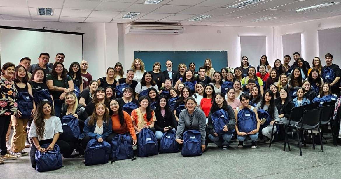 UNRC: Estudiantes de Enfermería recibieron equipamiento dentro del Programa Nacional PRONAFE