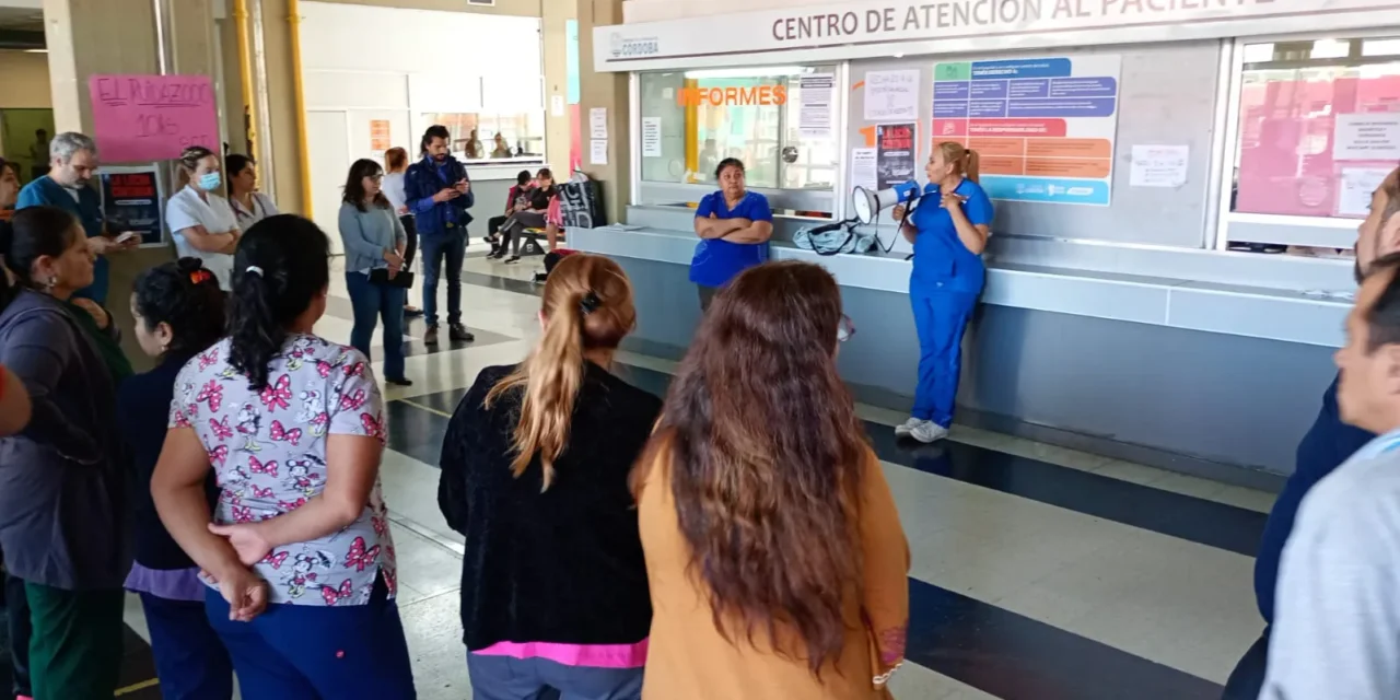 “Contra los salarios de pobreza”: trabajadores de la Salud realizan protestas y asambleas en toda la provincia