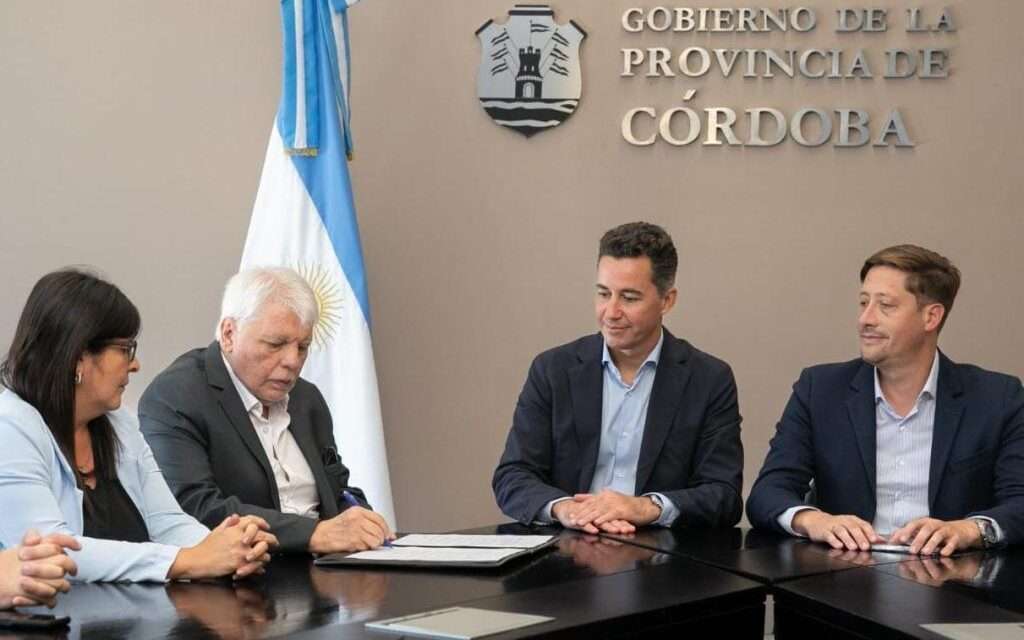 La Provincia firmó el acuerdo salarial con la unión de Personal Superior