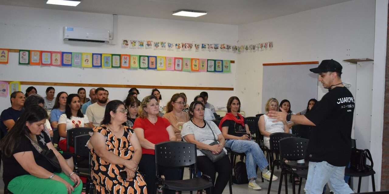 Monte de Los Gauchos: Ayrton Oviedo brindó una charla sobre Bullying, Redes sociales y Ludopatía