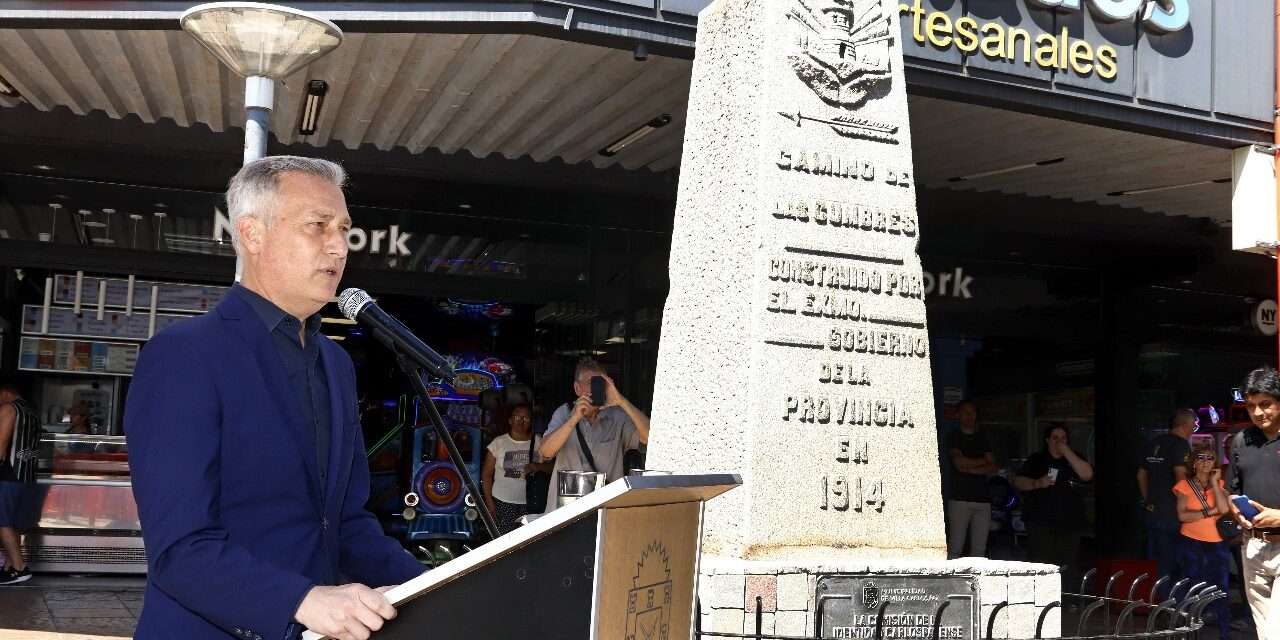 Tras 67 años, el Monolito Histórico de Carlos Paz quedó inaugurado en su lugar de origen