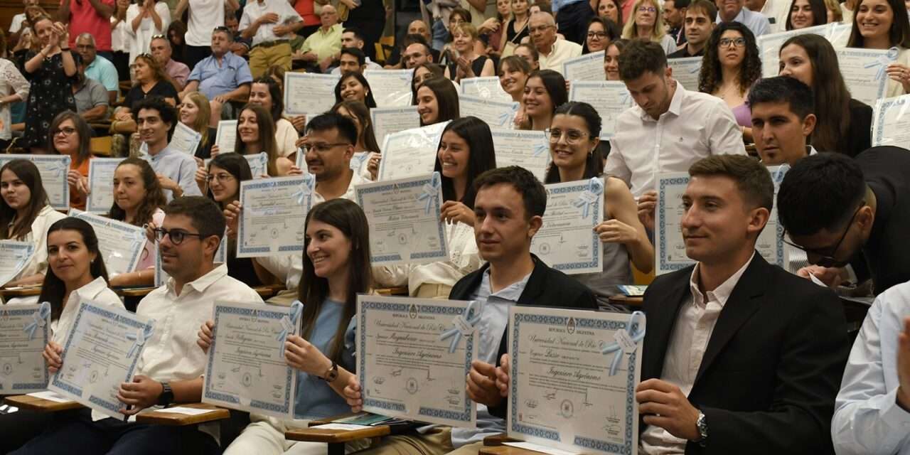 La UNRC entregó 79 diplomas en su 305ª colación