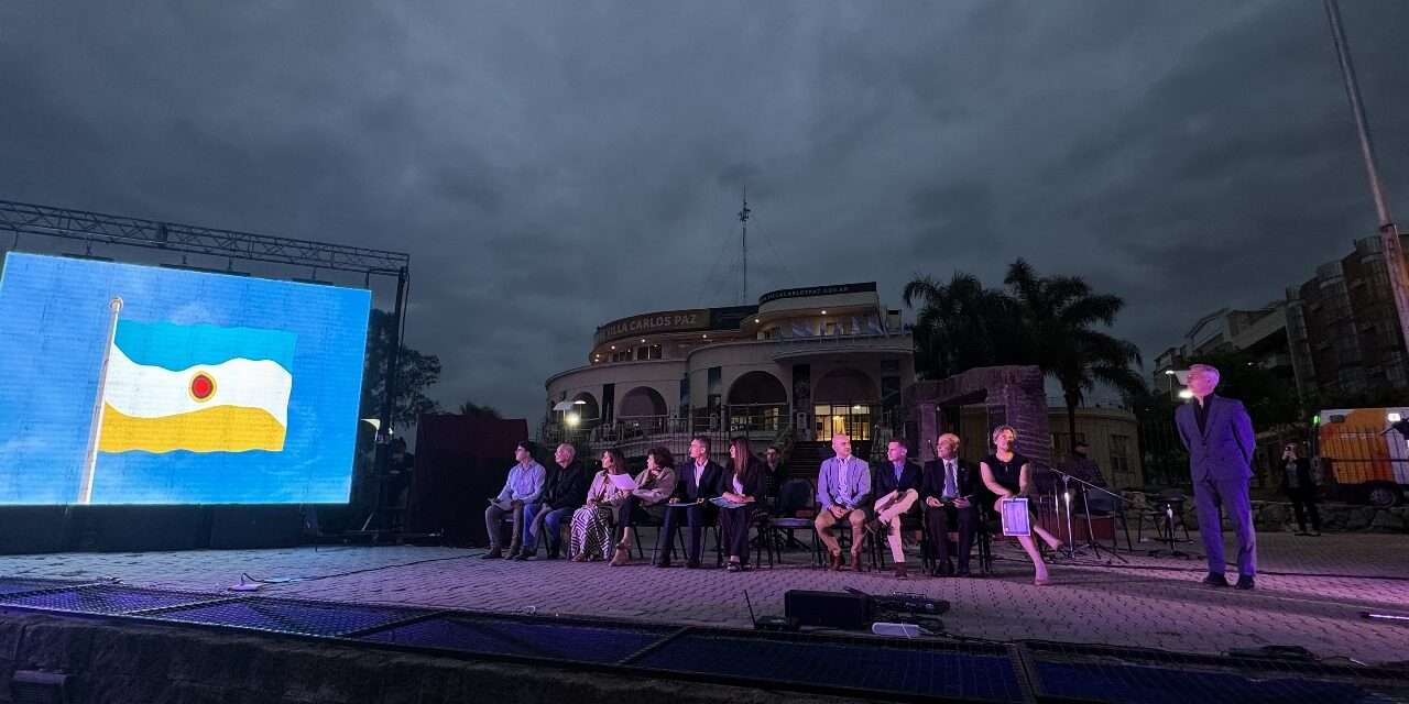 Villa Carlos Paz presentó su Bandera Oficial