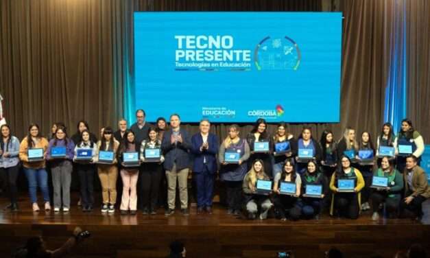 Todos los estudiantes de formación docente de Córdoba recibieron sus netbooks en 2024