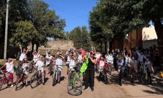 Villa Huidobro pedaleó por la Seguridad Vial