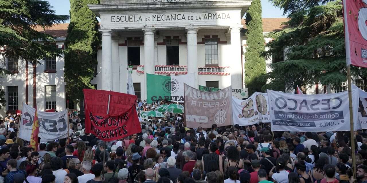 Tras la restitución del nieto 138, una multitud se concentró en la ESMA en defensa de la Secretaría de DD.HH.