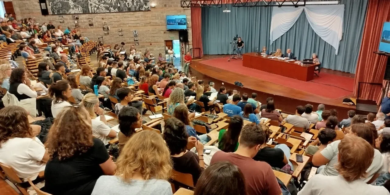 UNRC: Finalizó la Asamblea Universitaria, con críticos documentos sobre la situación actual que atraviesa la institución