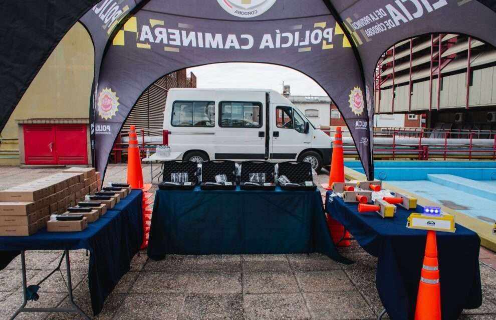 La Provincia entregó equipamiento para Policía Caminera