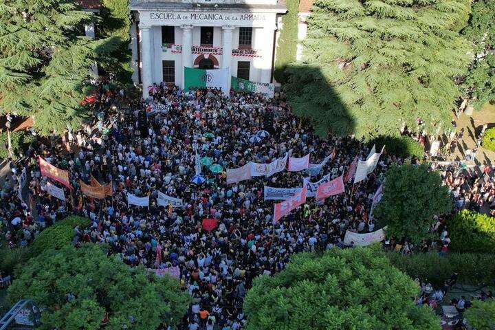 «Una memoria que arde»: masivo reclamo contra los despidos y el cierre del Centro Cultural Haroldo Conti