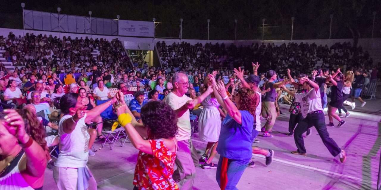 Río Cuarto: «Las Peñas del Anfi» arrancaron a puro color y música para toda la familia