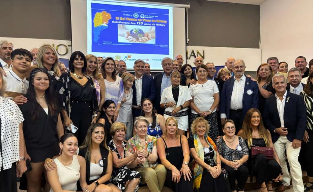 Llaryora participó de la celebración por los 120 años del Rotary Club Internacional