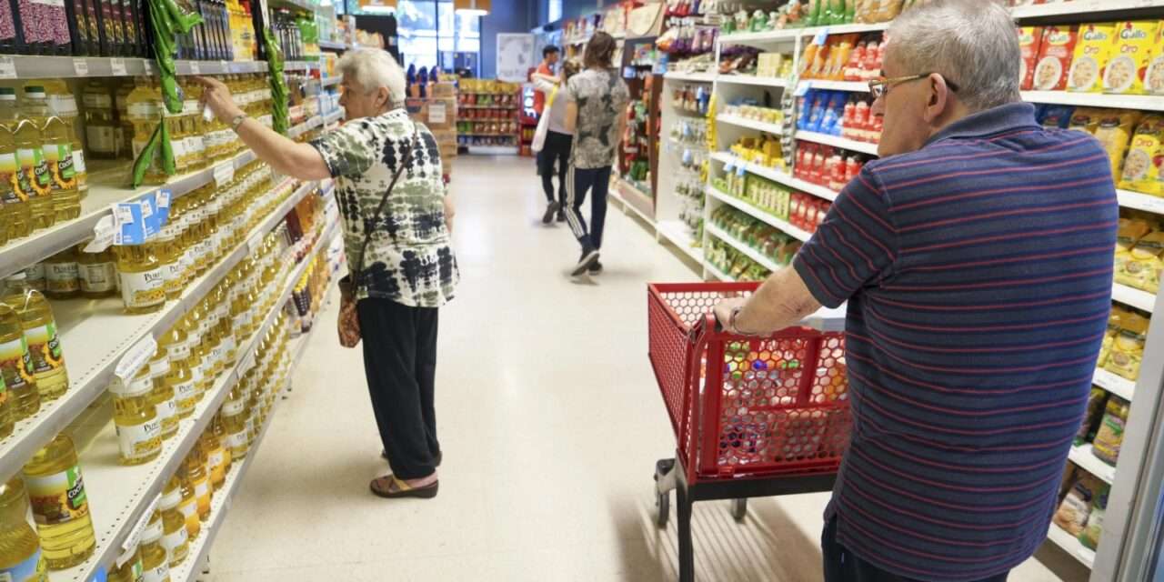 El Indec reveló que las ventas en supermercados cayeron un 11% en 2024 en términos reales