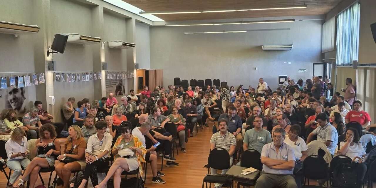 La asamblea de delegados de la UEPC rechazó la propuesta salarial de la Provincia