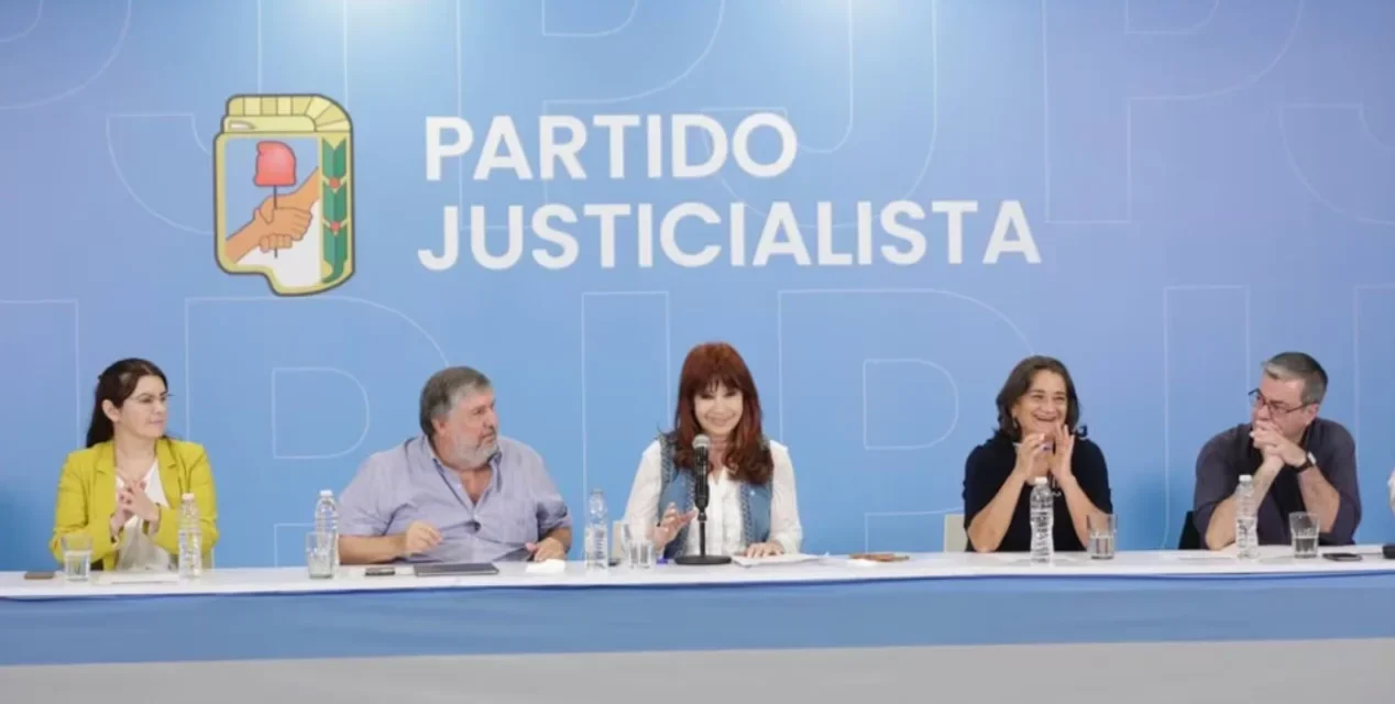 Cristina Kirchner convocó al PJ de urgencia para consensuar un rechazo unánime al DNU del nuevo acuerdo con el FMI